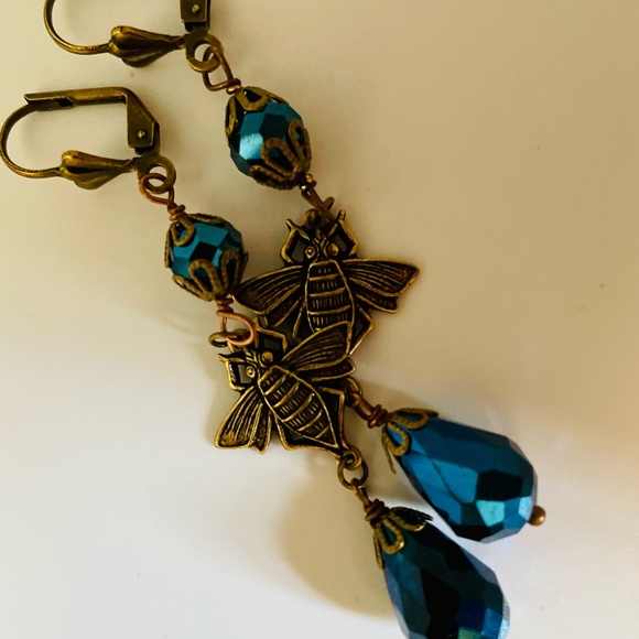 SOLD Art Nouveau Style Brass Bumble Bee Earrings Blue AB Faceted VTG Glass Beads - Picture 3 of 8